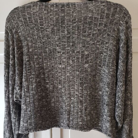 Forever 21 gray cropped sweater - Picture 3 of 5